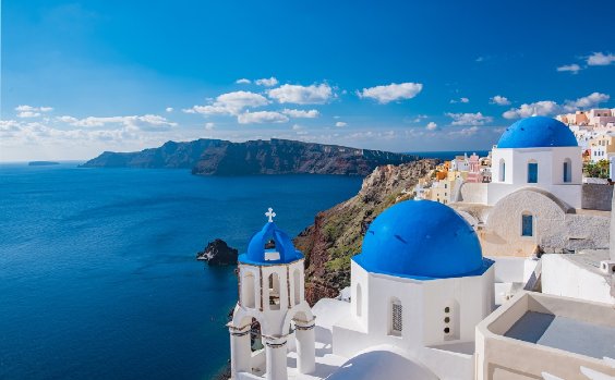 Blaue Kuppeln in Griechenland